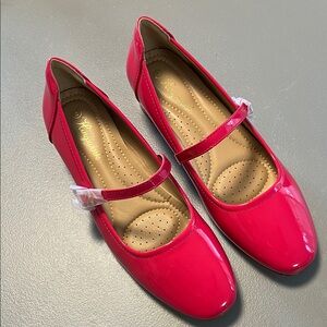 Party Hot pink patten shine Mary Jane’s w/ 1.5” heel size 8